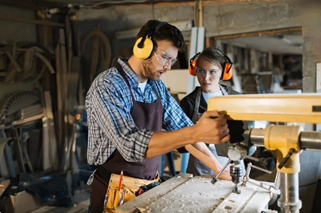 На любом промышленном предприятии региона ждут молодых специалистов, но привлечь и удержать их непросто... 