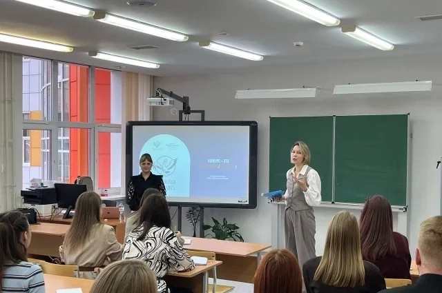 Оксана Сергеева (слева).