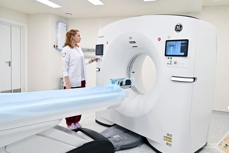 В учреждении обустроили дневные стационары сурдологического профиля на девять коек для взрослых пациентов и на две — для детей.