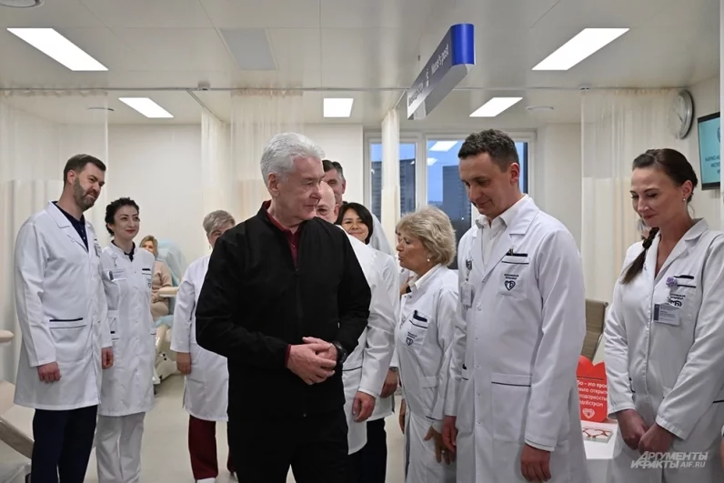 Учреждение рассчитано на 500 посещений в день. В нем созданы все комфортные условия для пациентов и врачей.