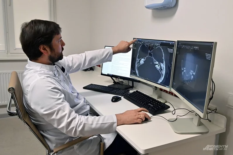 Пациенты могут пройти полный цикл слухопротезирования – от первичной диагностики до подбора, настройки и установки слуховых аппаратов, а также их коррекции в процессе эксплуатации.