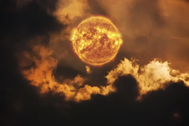 Речь идёт о мощнейшей солнечной буре, а точнее — мегашторме.