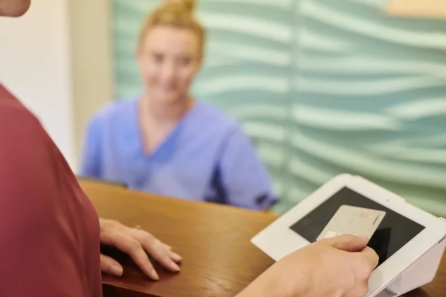 Главное условие — клиника должна иметь лицензию на медицинскую деятельность.