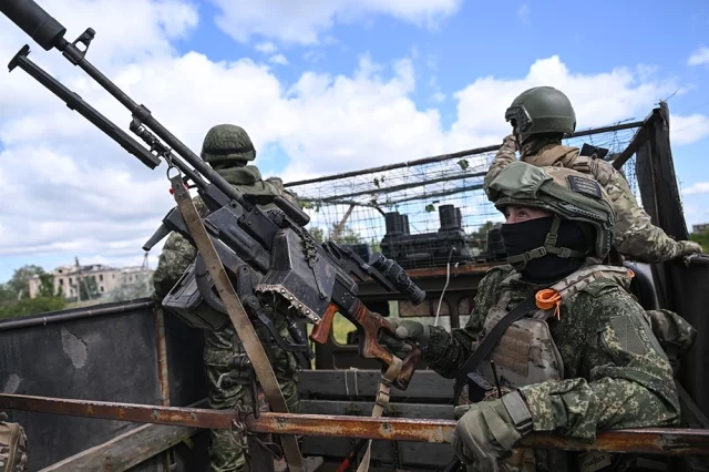 Идет зачистка города от блуждающих «чертей» из Киева. 