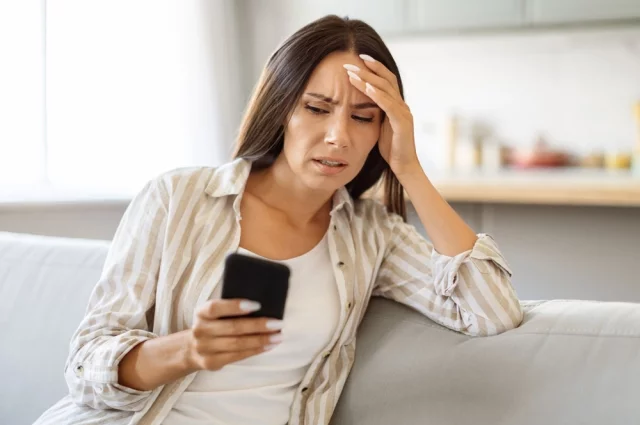 Чтобы втереться в доверие, мошенники создают красивый сайт и сначала даже дают вывести небольшую прибыль.