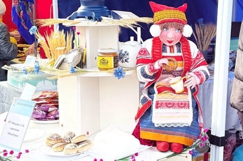 Каждый из районов области представил свою продукцию.