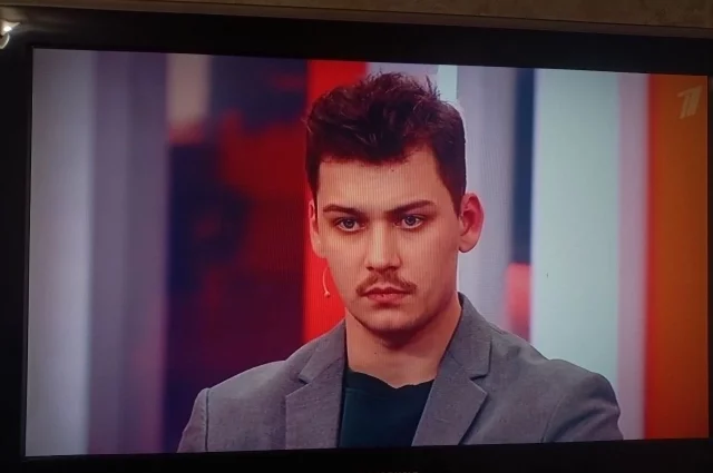 На этом фоне внимание общественности привлекло поведение 25-летнего Данила Баталова, сына Ирины от первого брака. 