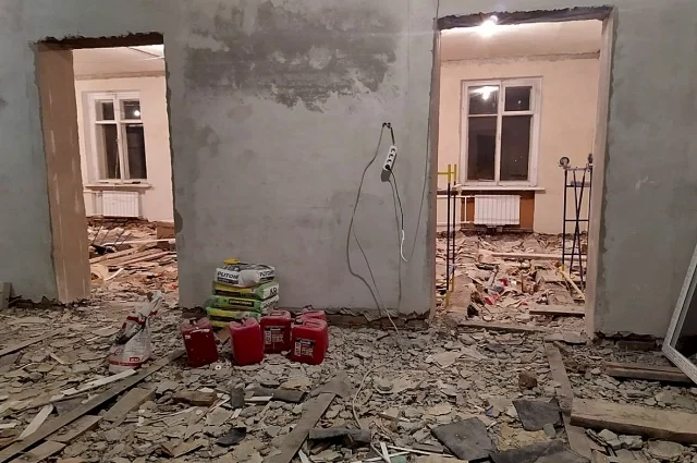 Самовольные работы, особенно в домах старого фонда, опасны не только с точки зрения закона, но и физически — для тех, кто живёт рядом. 