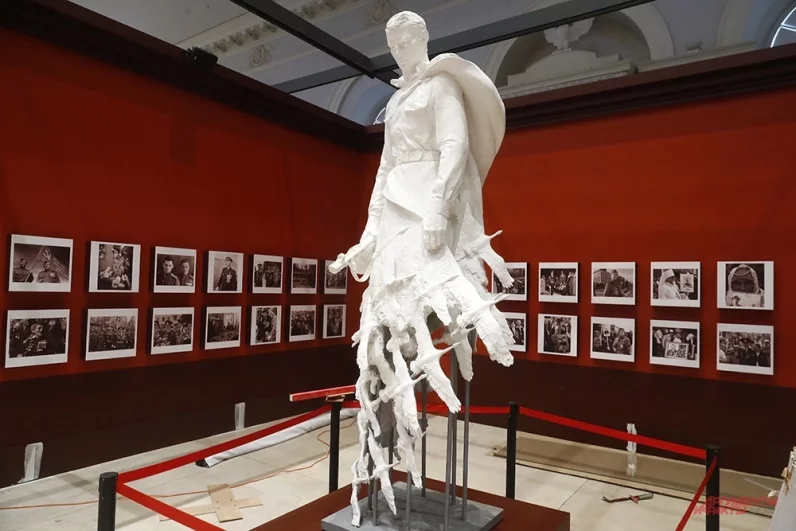 Одним из главных артефактов выставки стало Знамя Победы, которое водрузили над Рейхстагом.