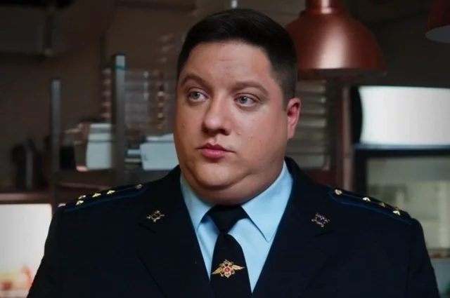 Роман Попов в сериале «Полицейский с рублёвки» в роли Игоря Мухича.