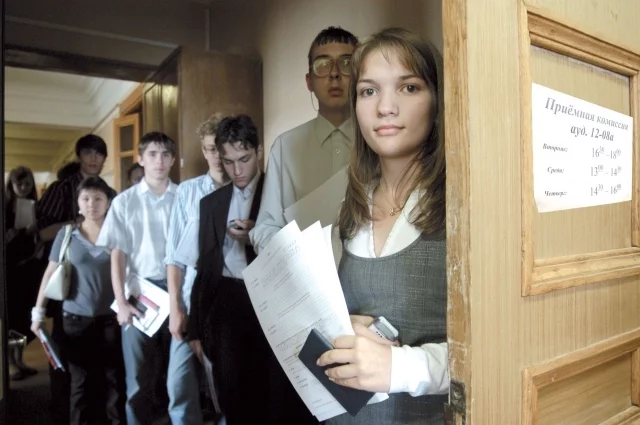 Определяя число мест в вузах на платные отделения, учтут результаты набора за 2025 и 2026 годы.