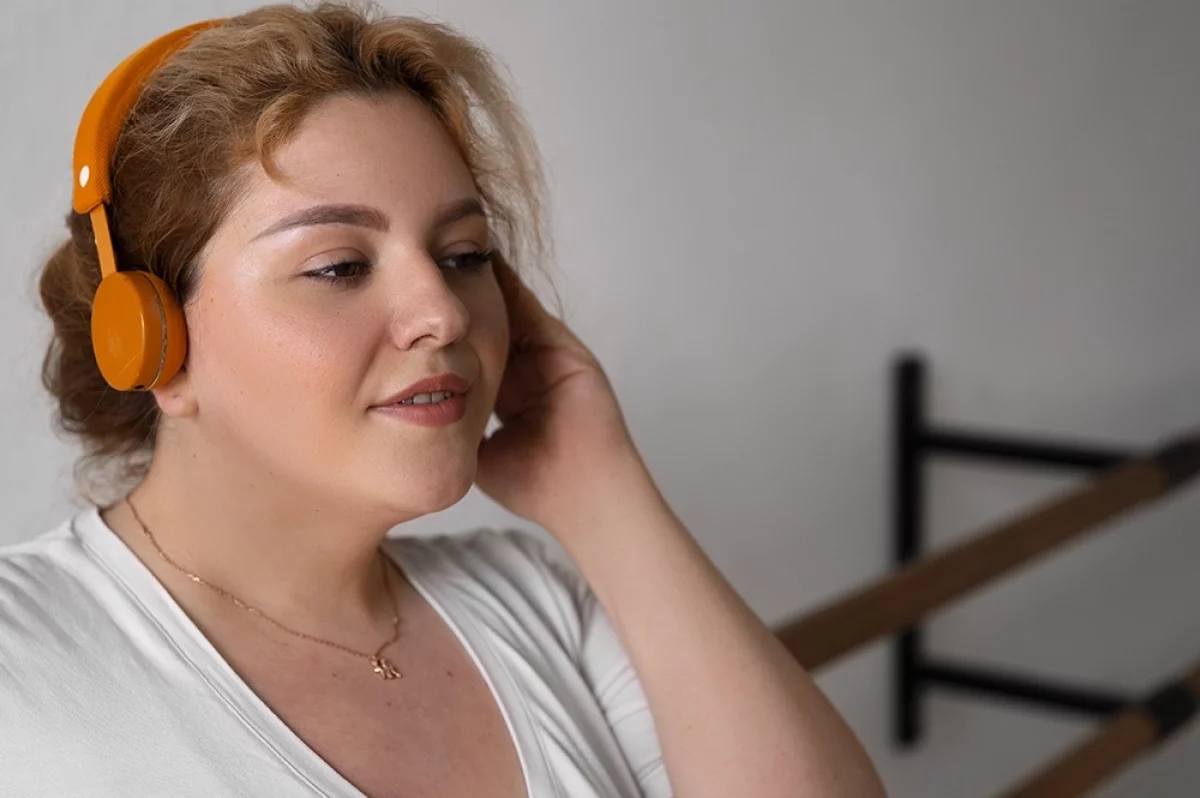 Врач Кондрахин: длительное использование наушников опасно для слуха