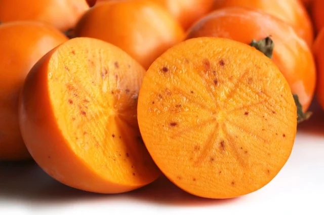 Чтобы не нарваться на вяжущую хурму, к выбору надо подходить ответственно.