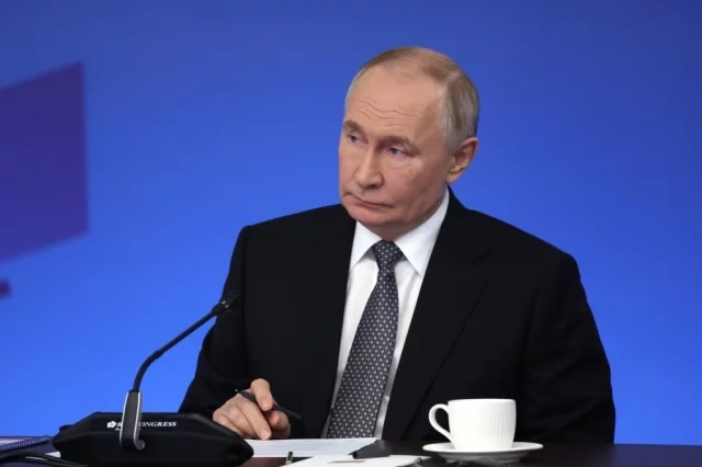 Глава государства согласился, когда общественники озвучили идею запрета продажи электронных устройств.