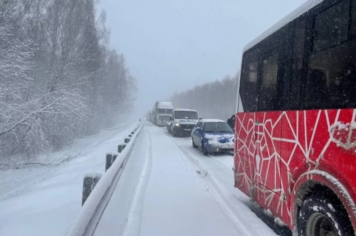 Сильные пробки и транспортный коллапс в Новосибирске 7 ноября из-за снегопада