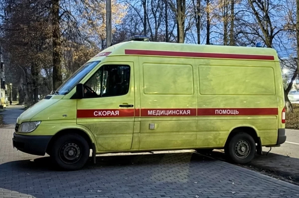 Последствия смертельного ДТП в Бердске: разбитый Mitsubishi на улице Ленина