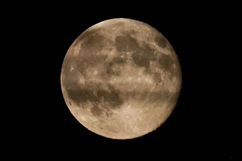 Бобровая Луна - самое яркое и крупное полнолуние года. 