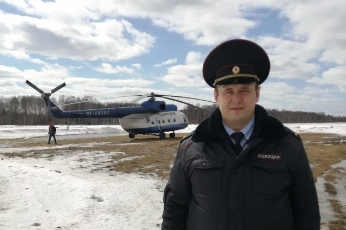 Во время выполнения служебного задания и на вертолёте приходится летать.