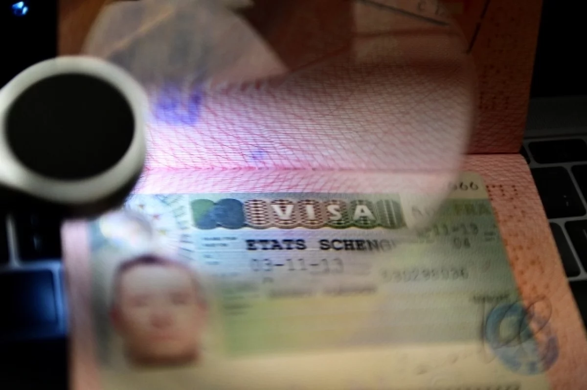 ЕК ограничила выдачу россиянам шенгенских мультивиз