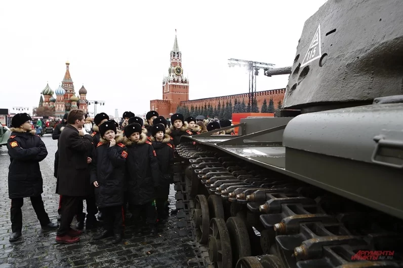 Посетители смогли увидеть схемы транспортных маршрутов, редкие фотографии, модели автомобилей и другие уникальные экспонаты.