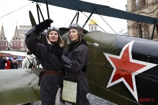 Виртуалды секс мысалы: мен шалбарымды шешемін.