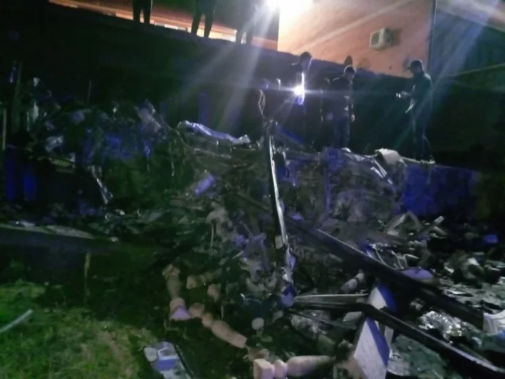 В темной копоти сложно различить силуэты людей. Тела погибших сильно обуглились в огне.