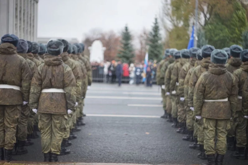 Выстроились по линейке.