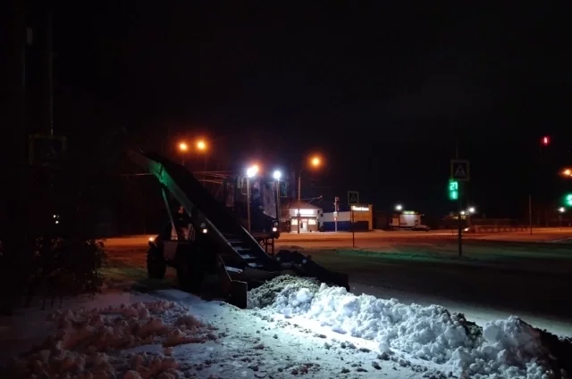 В ночную смену на улицах Барнаула работало 94 единицы спецтехники.