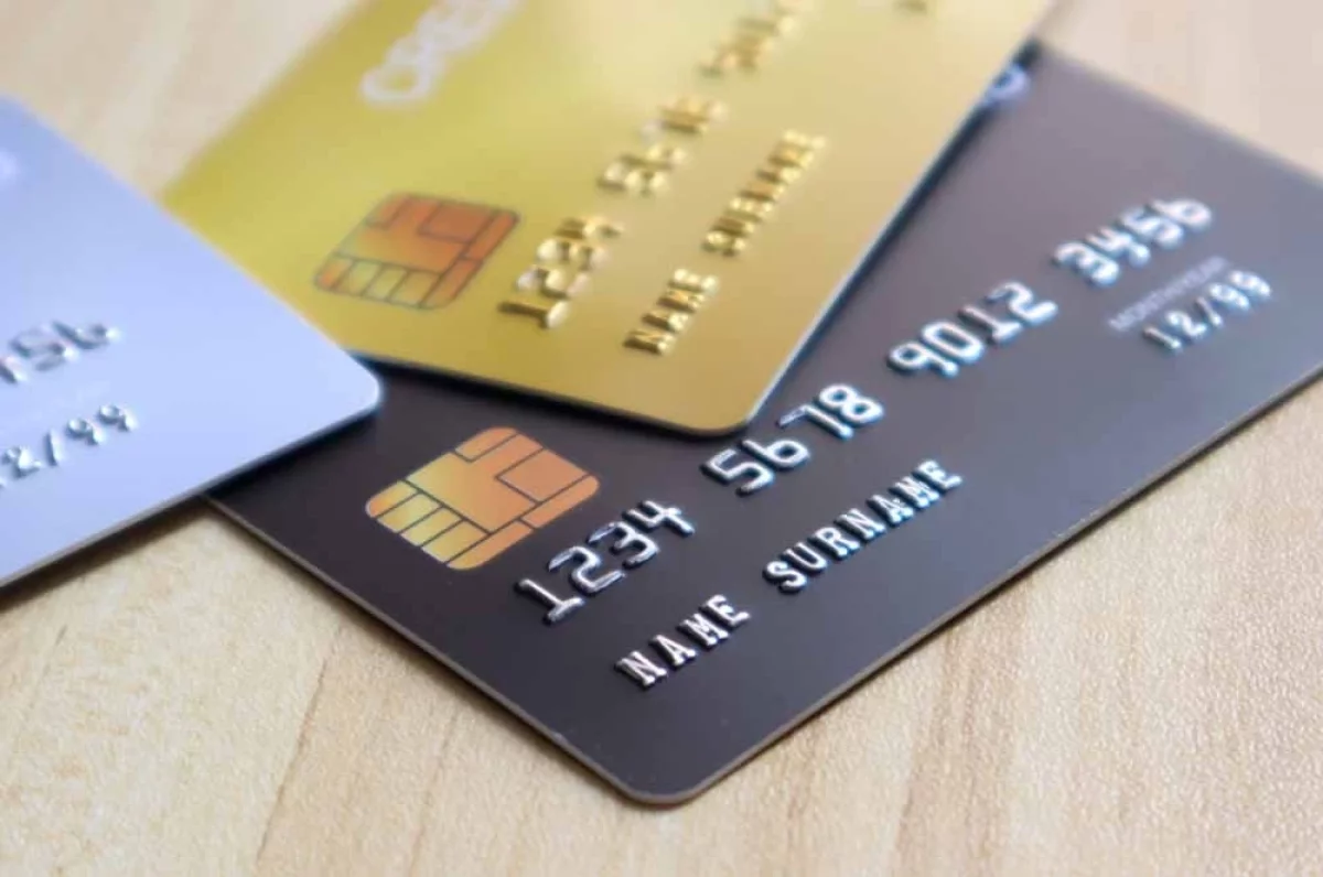 Мошенники крадут данные россиян, предлагая «одобренные» виртуальные кредитные карты