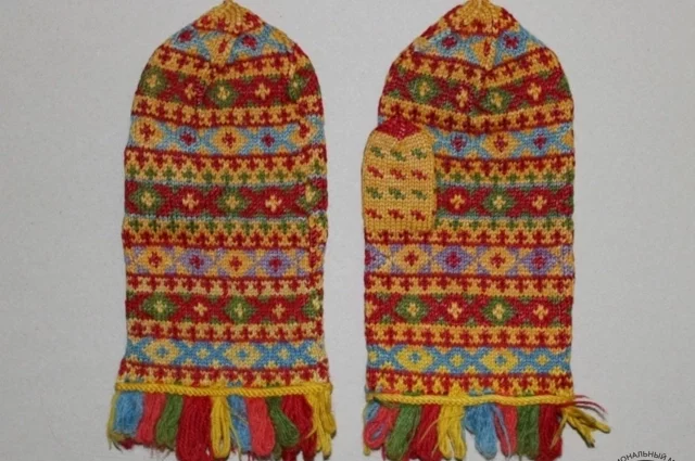 Формы, узоры, вышивка, украшения: всё это не только красиво, но и может многое рассказать о человеке, который носил тот или иной наряд.