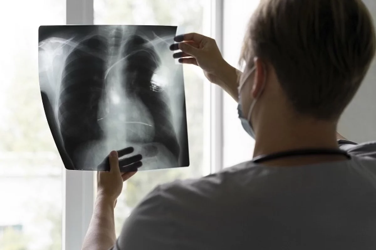 Врач и пациент на приеме: ранняя диагностика рака легкого
