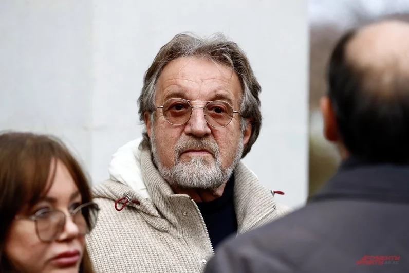 Актер Леонид Ярмольник на церемонии прощания с телеведущим Юрием Николаевым в Москве.