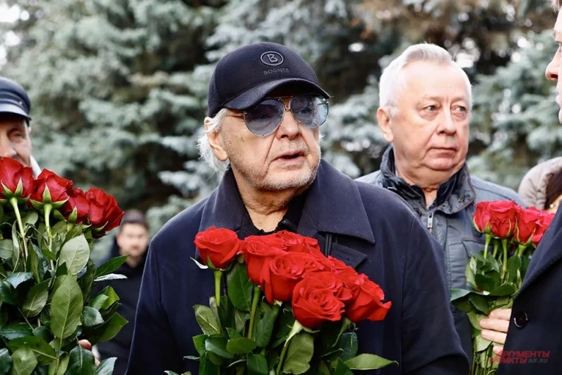 Певец Юрий Антонов на церемонии прощания.