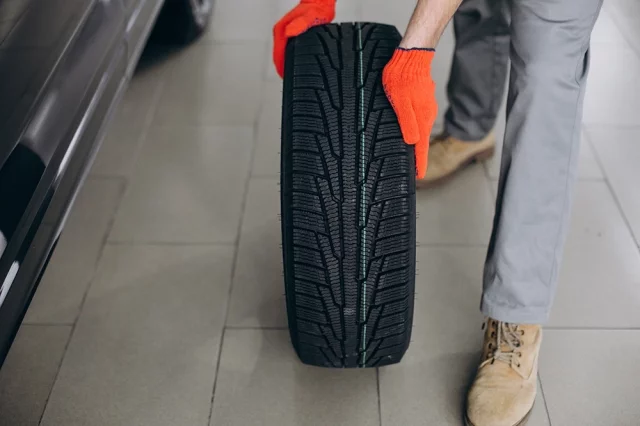 При +5 резина деревенеет.