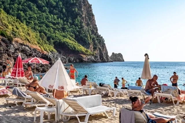 ​Главная проблема отдыхающих в одиночку россиянок (да и россиян) — отсутствие присмотра со стороны гидов отеля и турфирм.