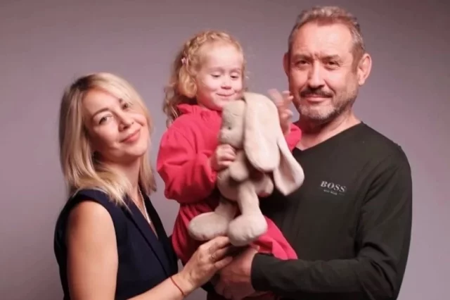 Сергей и Ирина Усольцевы с дочерью. 