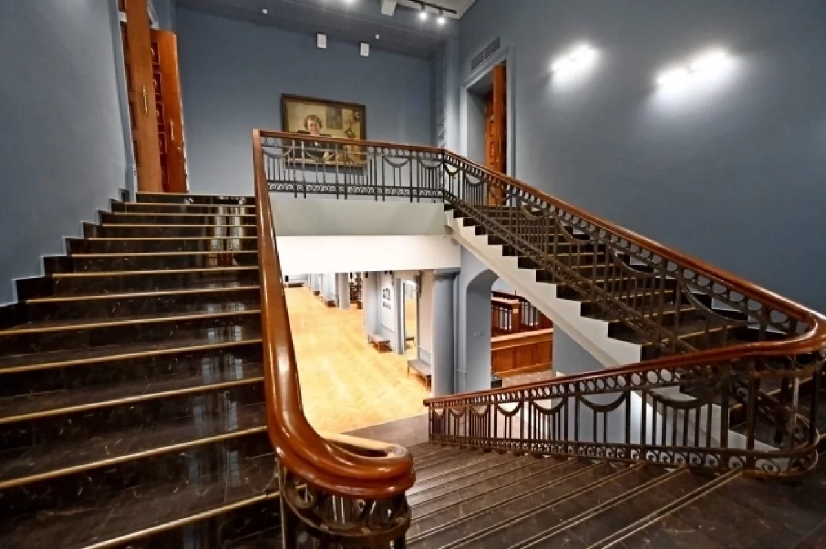 Правительство Новосибирской области инспектирует обновленный театр Красный факел