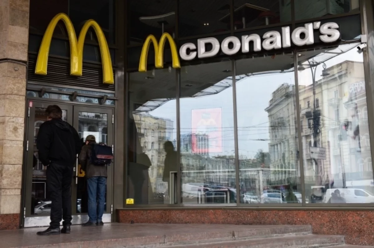 McDonald’s возобновил регистрацию «Биг Тейсти» и «МакДоставки» в России — возвращается или защищает бренд?