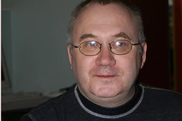 Легендарный поэт Илья Кормильцев - автор текстов песен свердловских рок-групп.