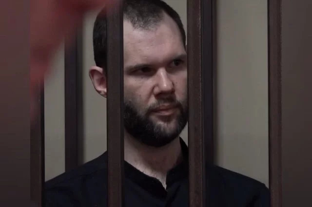 Фигурант в зале суда.