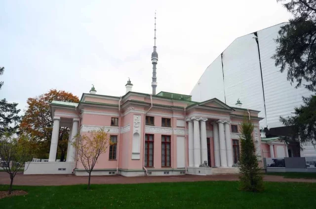 Египетский павильон уже восстановлен.