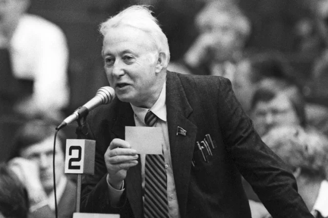 В СССР Рой Медведев был диссидентом, но Горбачёву и его окружению он поверил, о чём теперь жалеет.