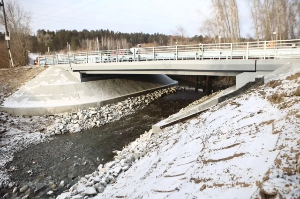 Работы по демонтажу временного моста и реконструкция моста через реку Ельцовка-2 Демонтаж временной переправы на улице Сухарной в Новосибирске