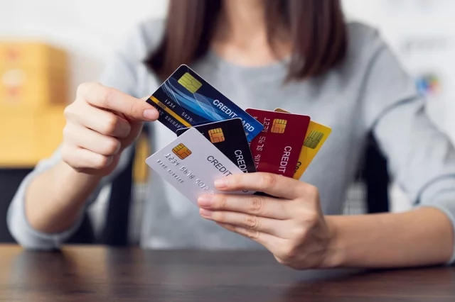 Лимит на количество банковских карт поможет в борьбе с дропперами. 