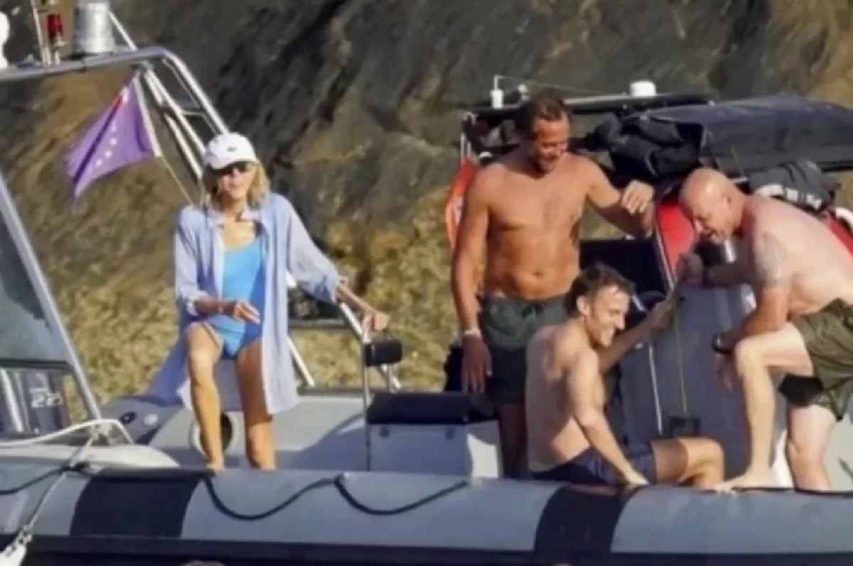 Фото Брижит Макрон в купальнике использовали в суде по делу о кибербуллинге