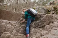 Усложнял работу спасателей и потерпевших очень крутой склон горы.