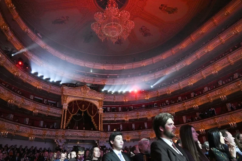 Зрители во время гала-концерта мастеров искусств Казахстана в Большом театре.