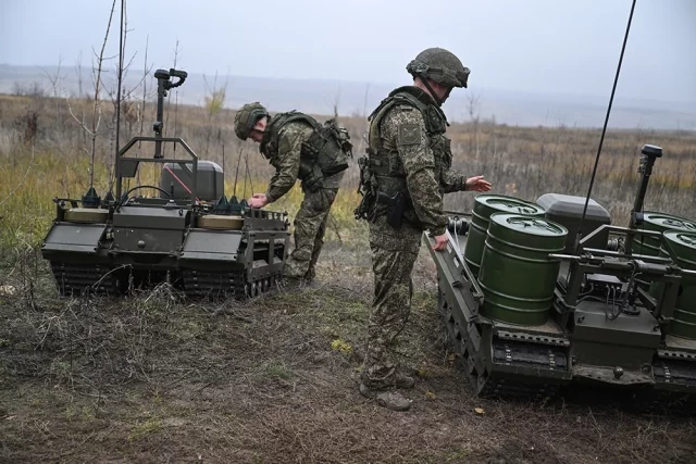 Подготовка операторов робототехнических комплексов «Курьер» войск РХБЗ группировки «Центр» в зоне СВО.