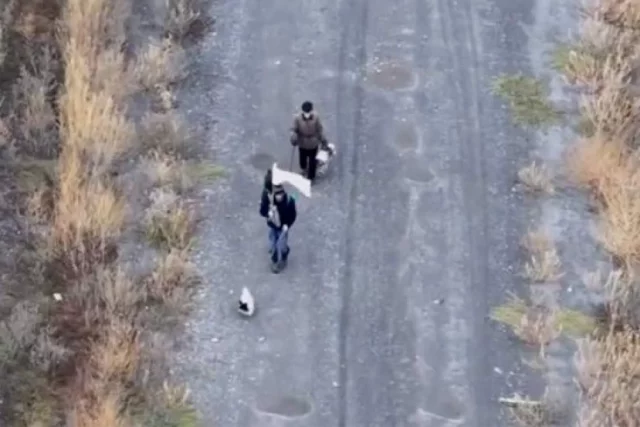 Местные опознали мирных жителей Купянска, которых безжалостно убили дроноводы Вооруженных сил Украины (ВСУ).