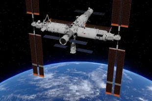 Задержавшиеся на орбите китайские космонавты вернутся 14 ноября